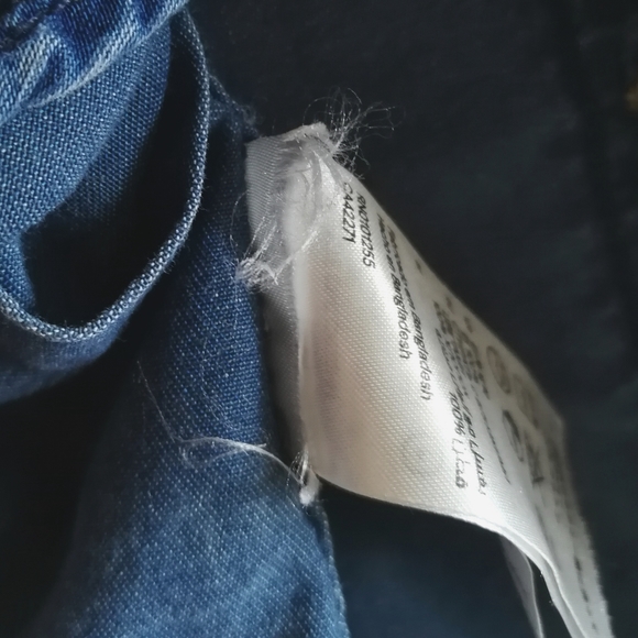 💛[3/$15] H&M Denim Button Up Shirt - Picture 6 of 7